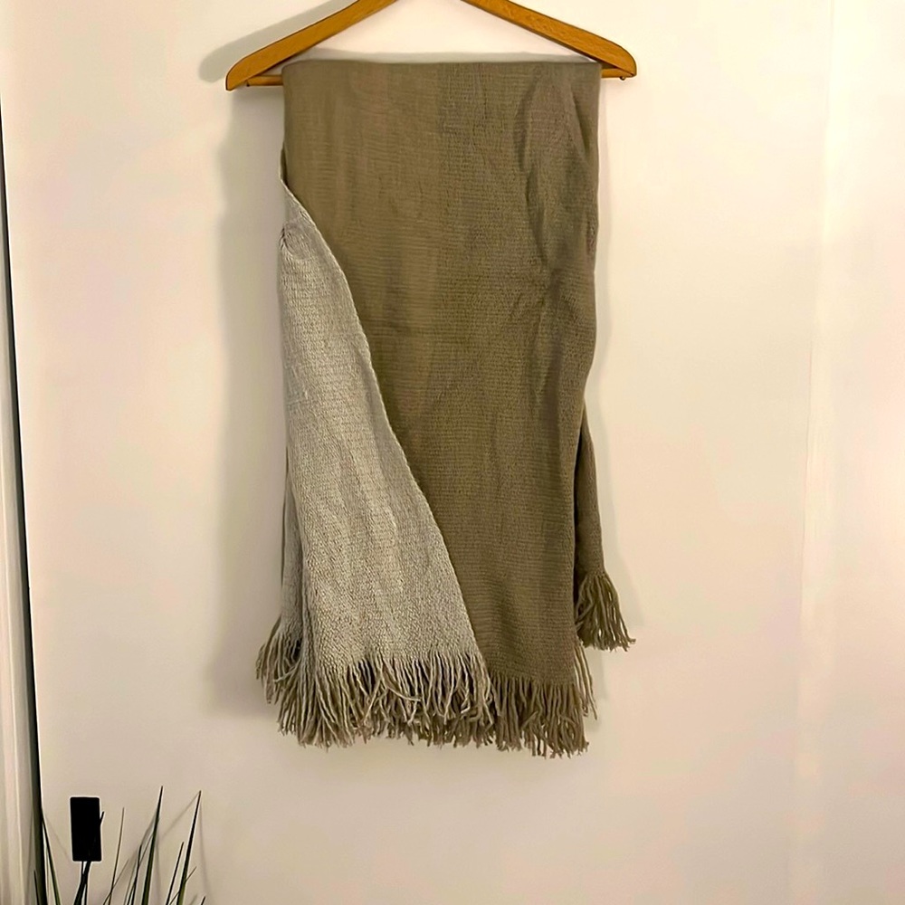 Knit throw blanket